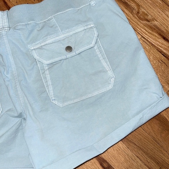 Women's American Eagle Snappy Stretch 4" Perfect Cargo Shorts (NWOT) - Picture 2 of 4